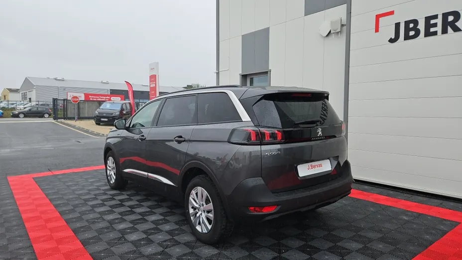 PEUGEOT 5008 -