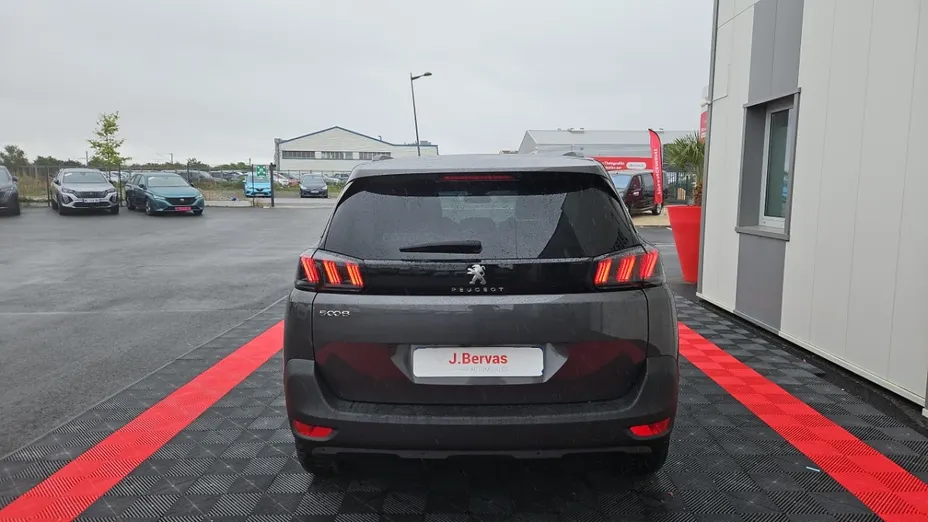 PEUGEOT 5008 -