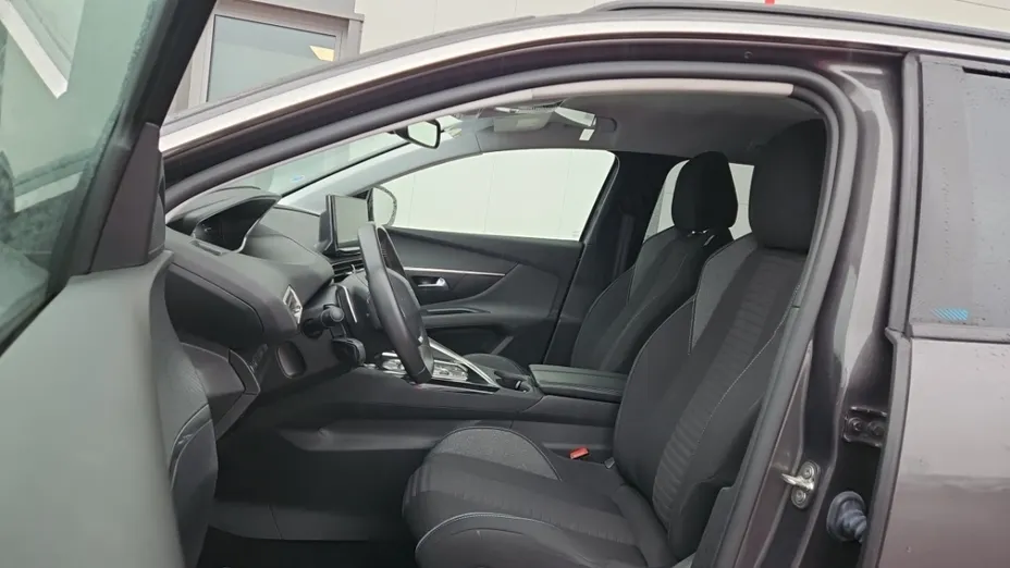 PEUGEOT 5008 -