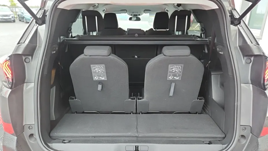 PEUGEOT 5008 -