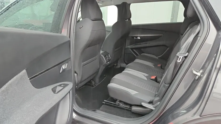 PEUGEOT 5008 -