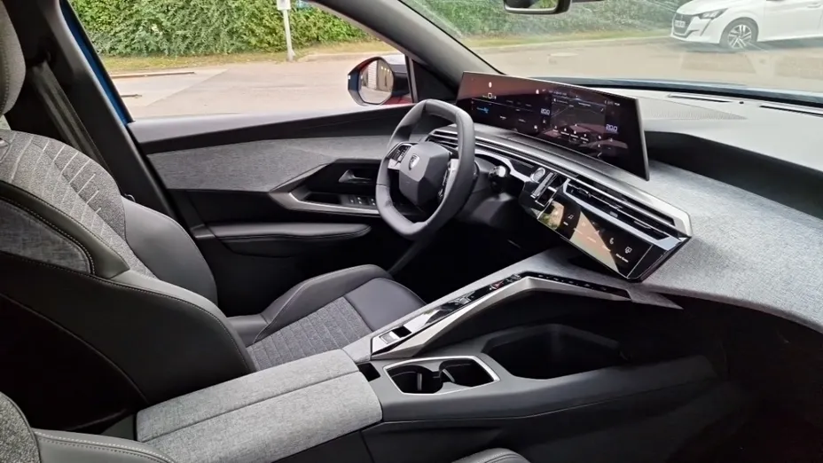 PEUGEOT 3008 -