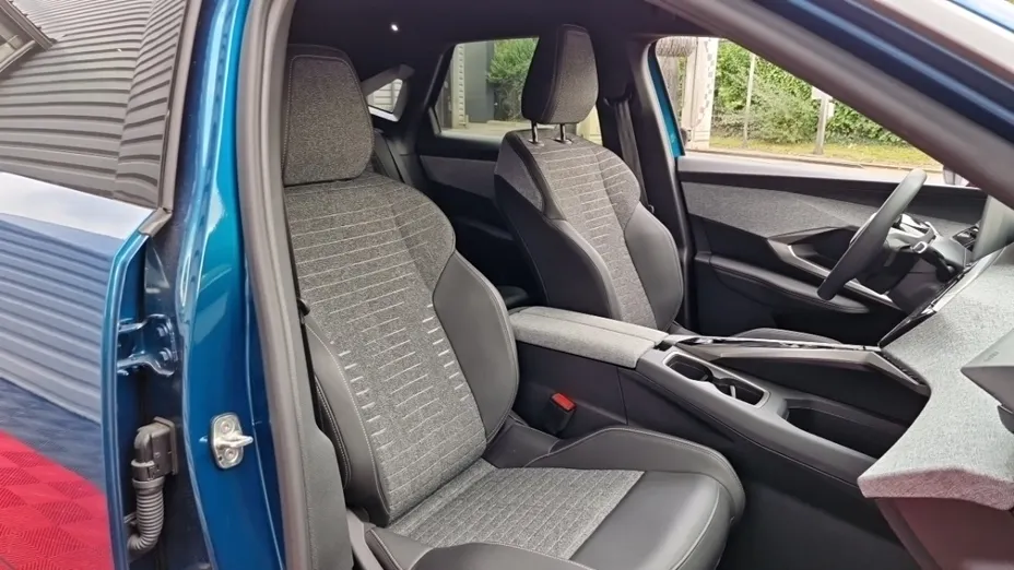 PEUGEOT 3008 -