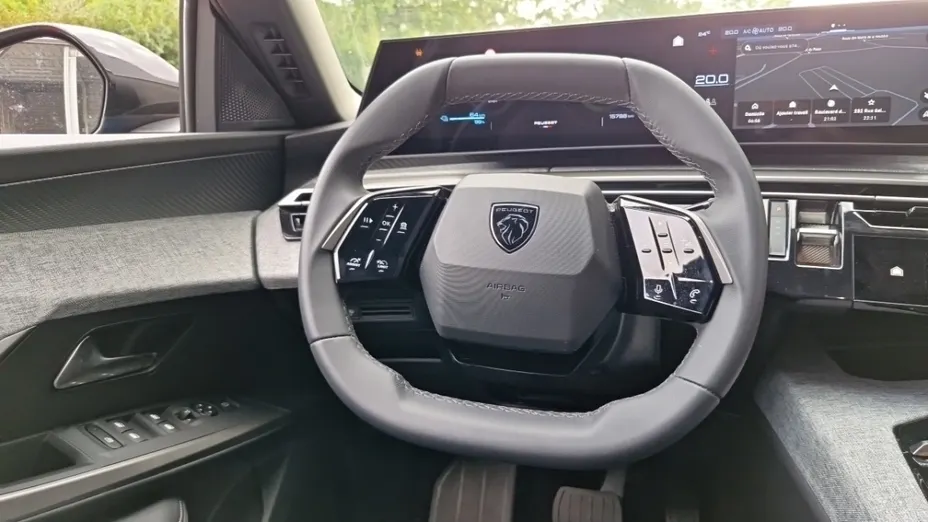 PEUGEOT 3008 -