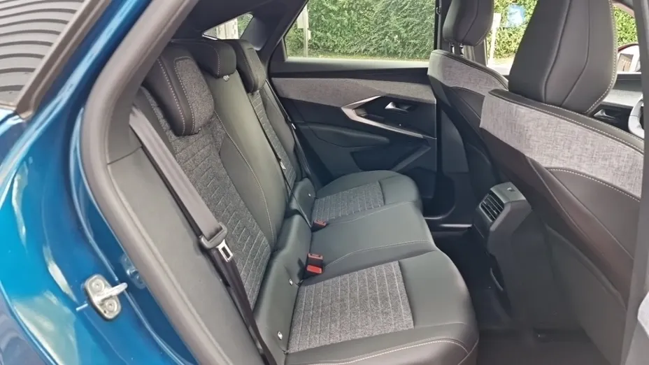 PEUGEOT 3008 -