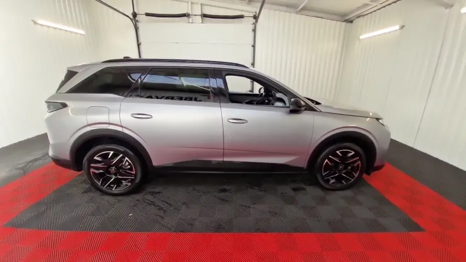PEUGEOT 5008 -