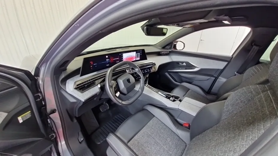 PEUGEOT 5008 -
