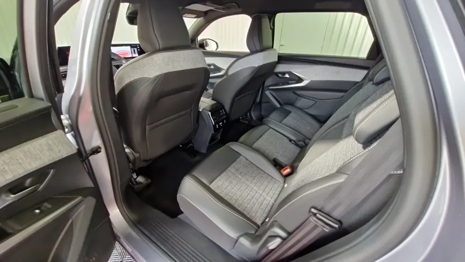 PEUGEOT 5008 -