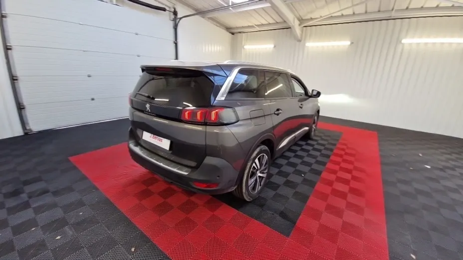 PEUGEOT 5008 -