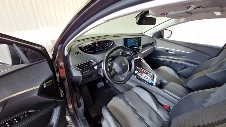 PEUGEOT 5008 -