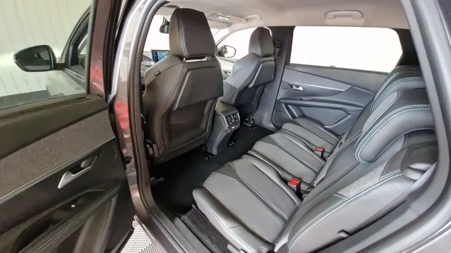 PEUGEOT 5008 -