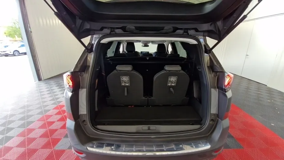 PEUGEOT 5008 -