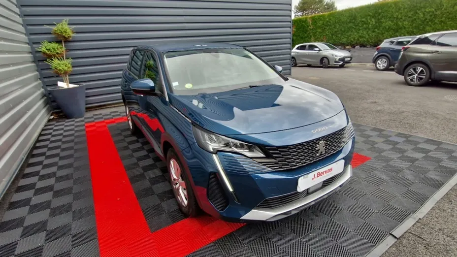 PEUGEOT 5008 -