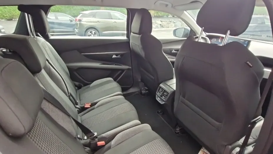 PEUGEOT 5008 -