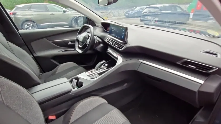 PEUGEOT 5008 -