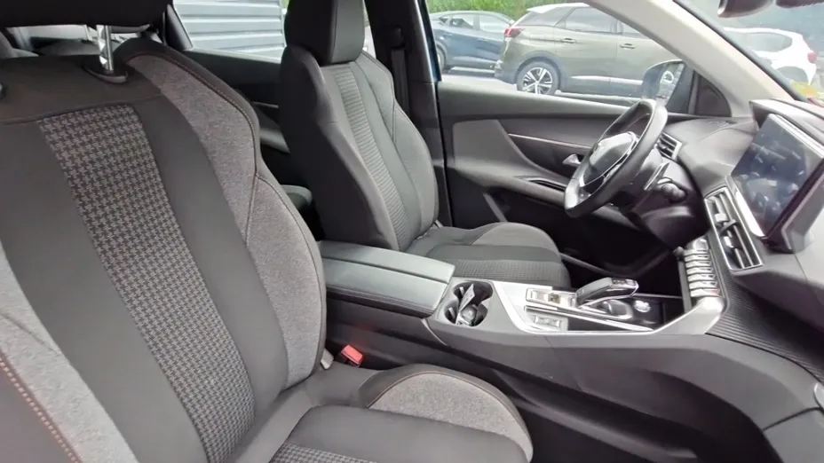 PEUGEOT 5008 -