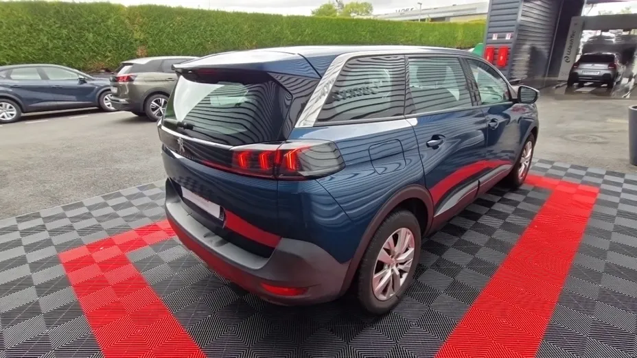 PEUGEOT 5008 -