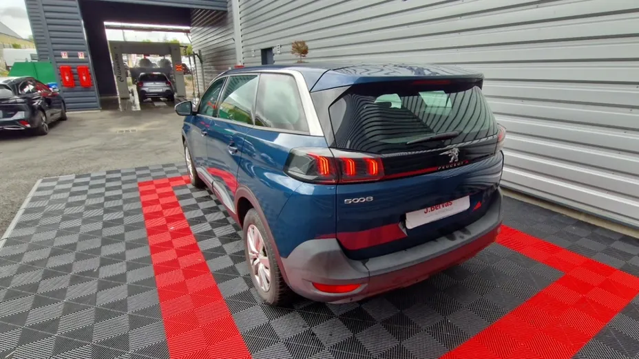 PEUGEOT 5008 -