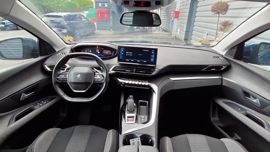 PEUGEOT 5008 -