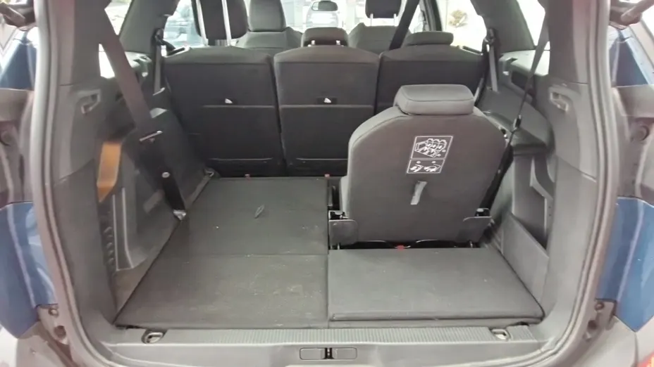 PEUGEOT 5008 -
