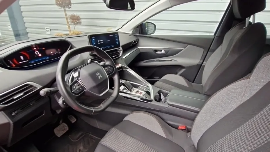 PEUGEOT 5008 -