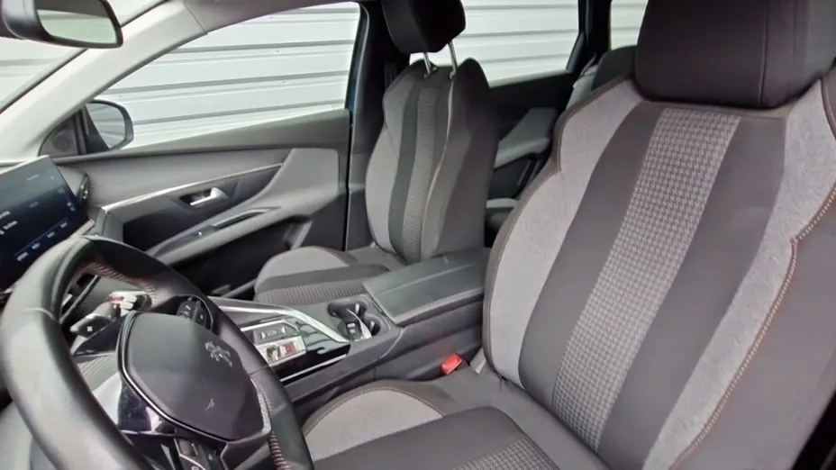PEUGEOT 5008 -
