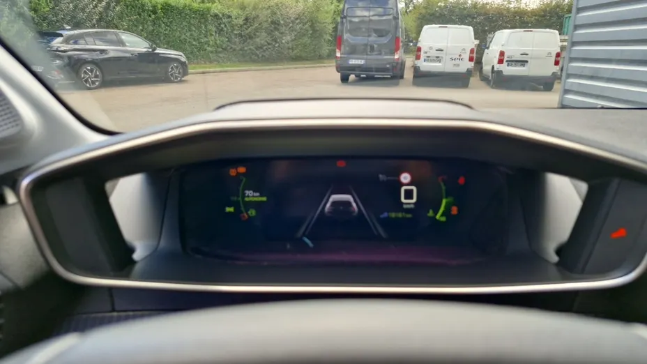 PEUGEOT 208 -