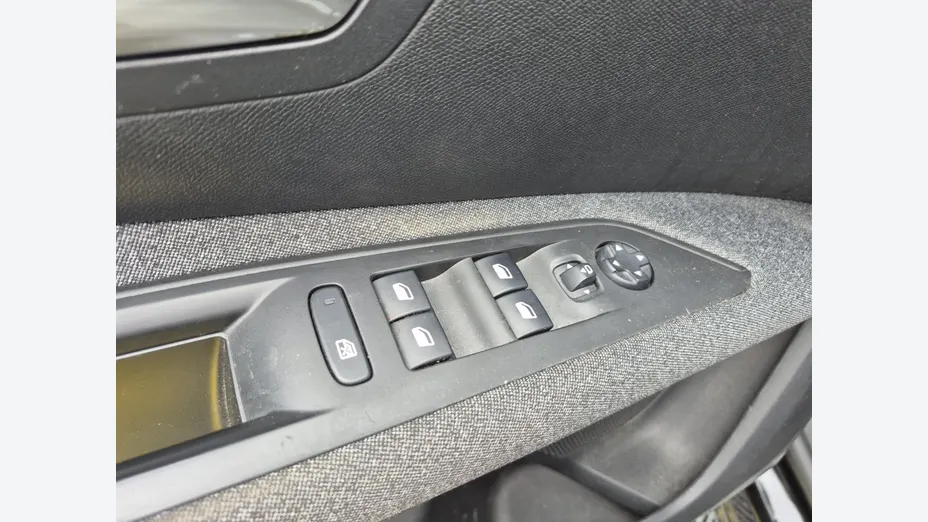 PEUGEOT 3008 -