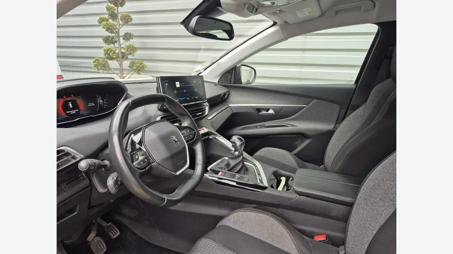 PEUGEOT 3008 -