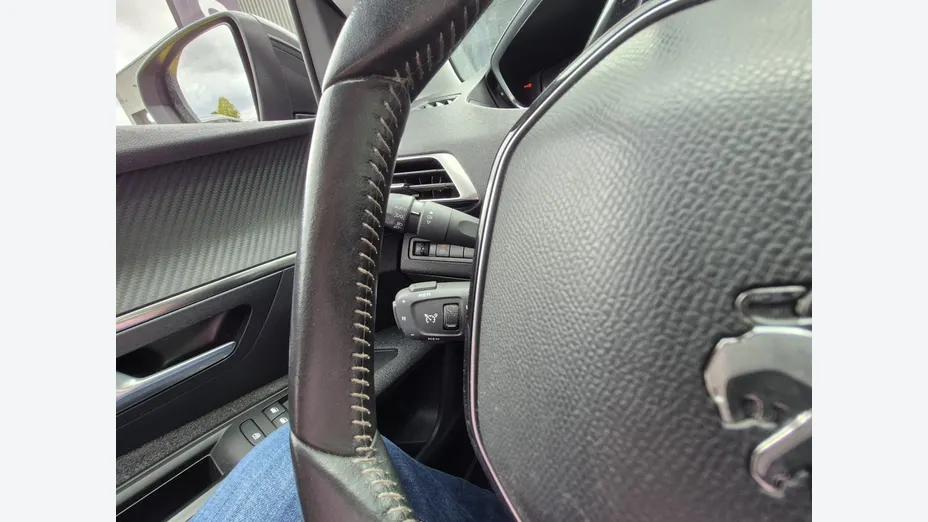 PEUGEOT 3008 -