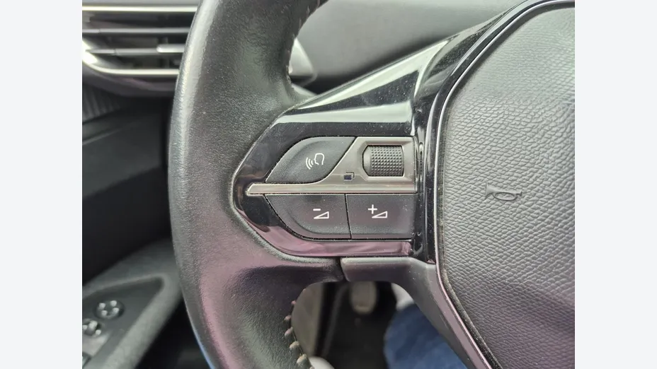 PEUGEOT 3008 -