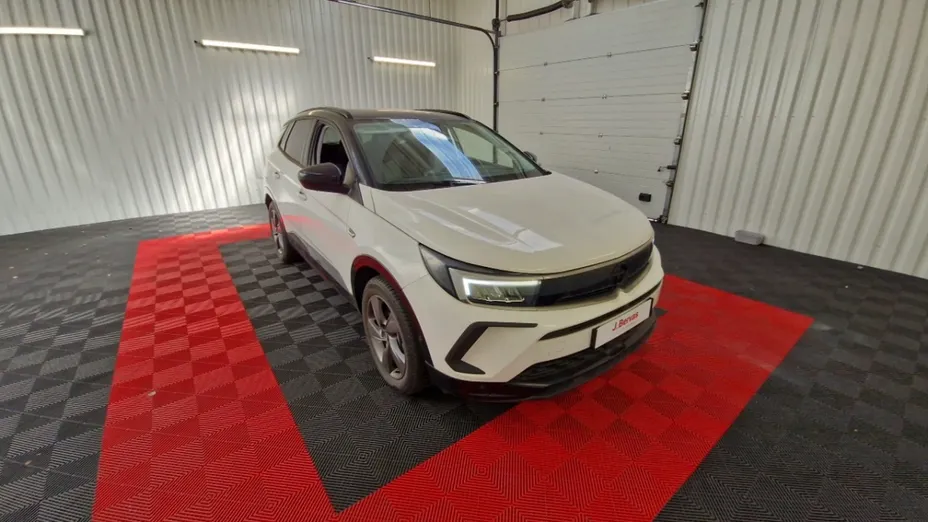 OPEL Grandland -