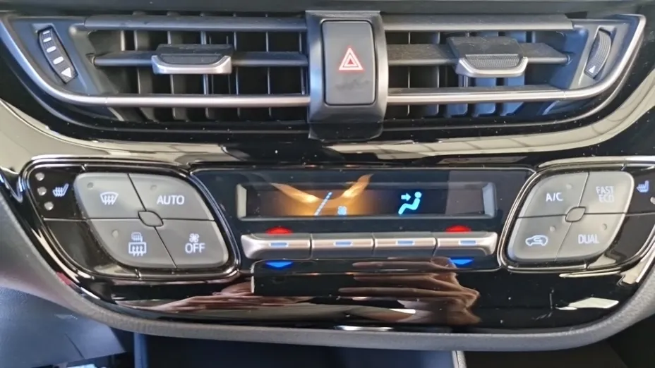 TOYOTA C-HR -