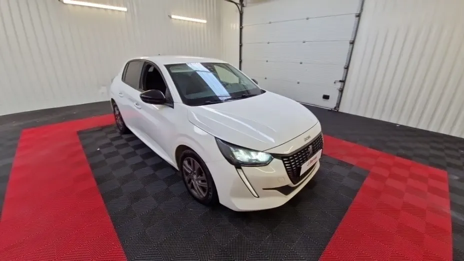 PEUGEOT 208 -
