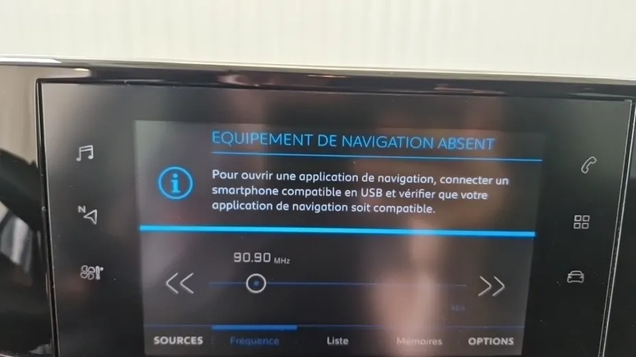 PEUGEOT 208 -