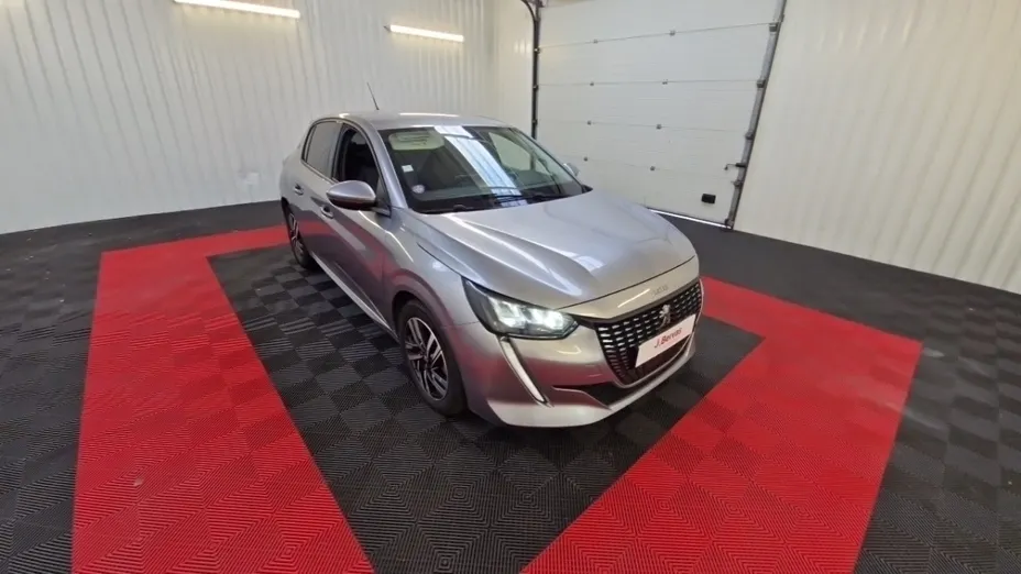 PEUGEOT 208 -