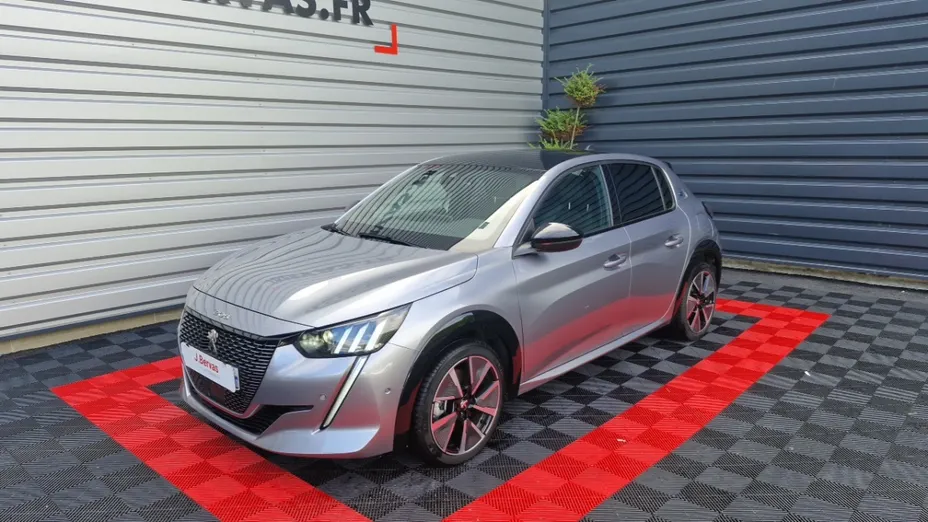 PEUGEOT 208 -