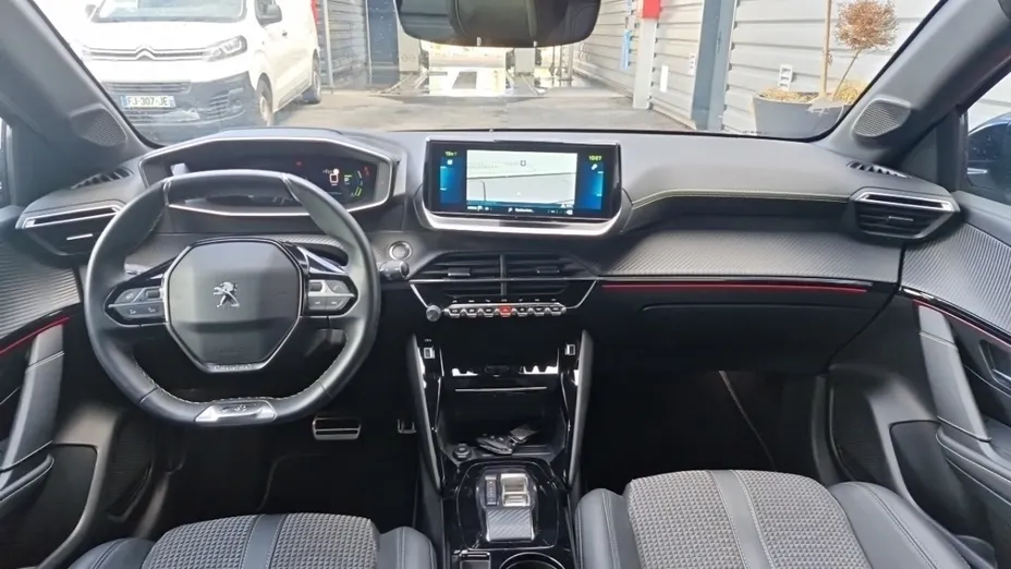 PEUGEOT 208 -