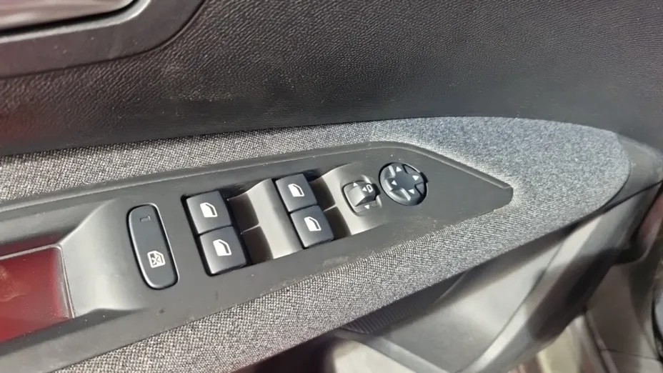 PEUGEOT 3008 -