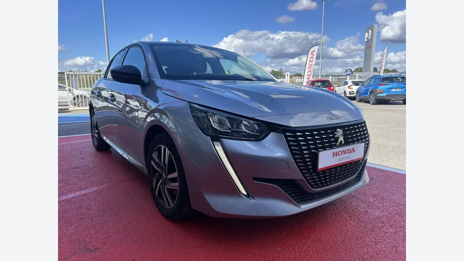 PEUGEOT 208 -