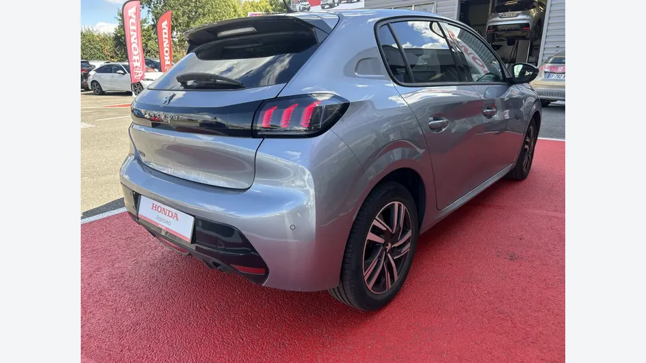 PEUGEOT 208 -