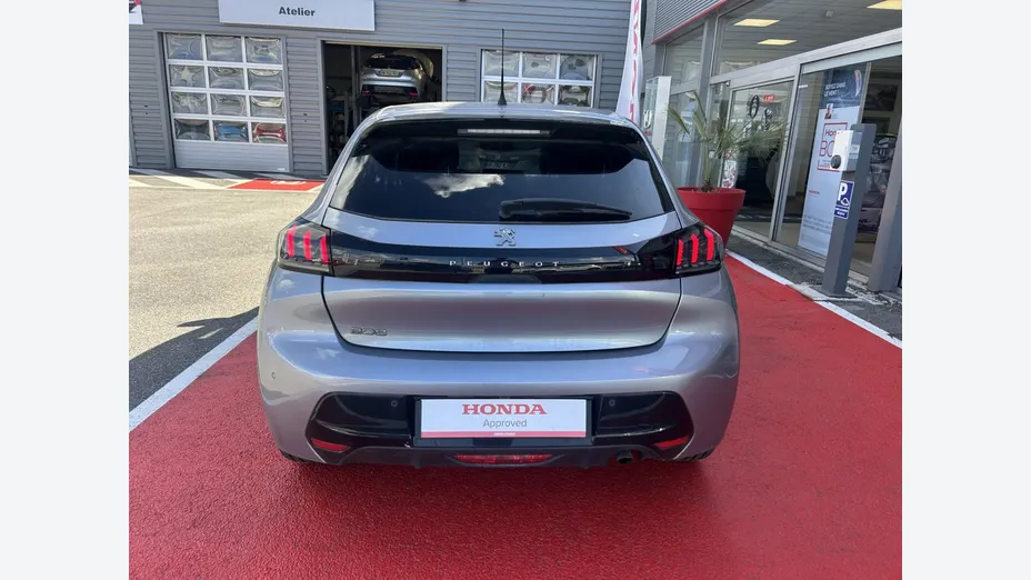 PEUGEOT 208 -