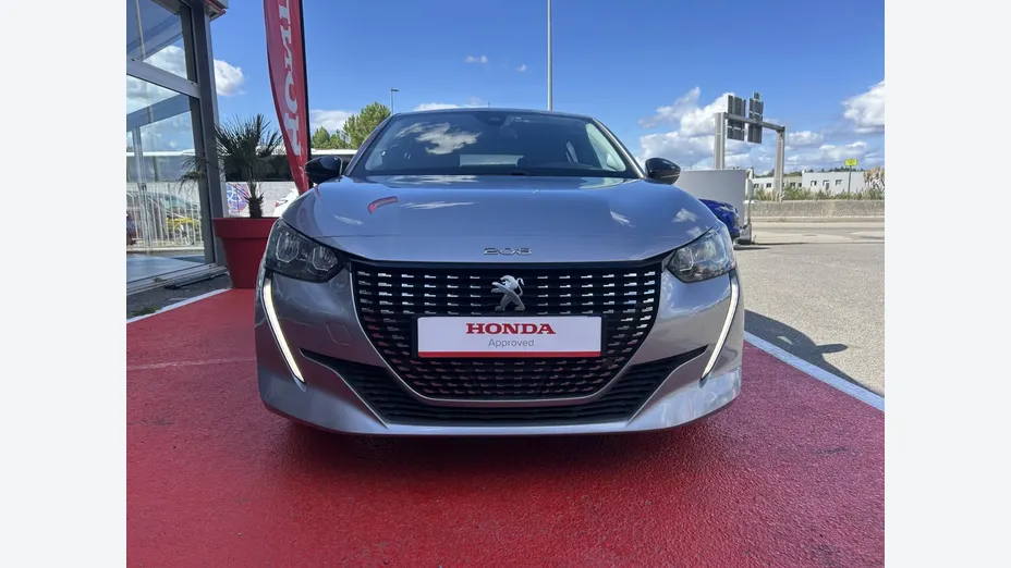 PEUGEOT 208 -