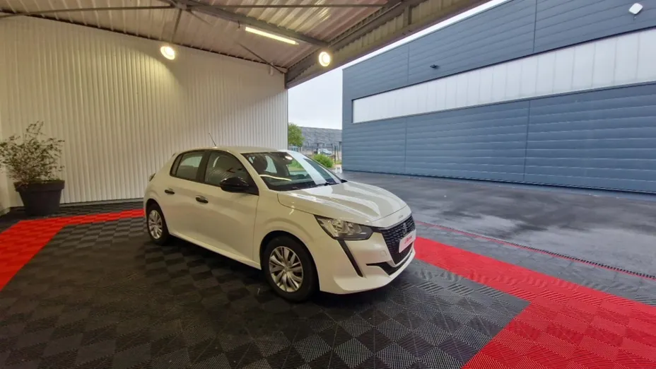 PEUGEOT 208 -