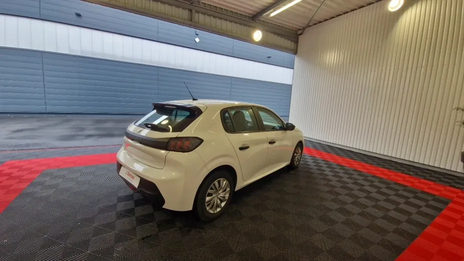 PEUGEOT 208 -