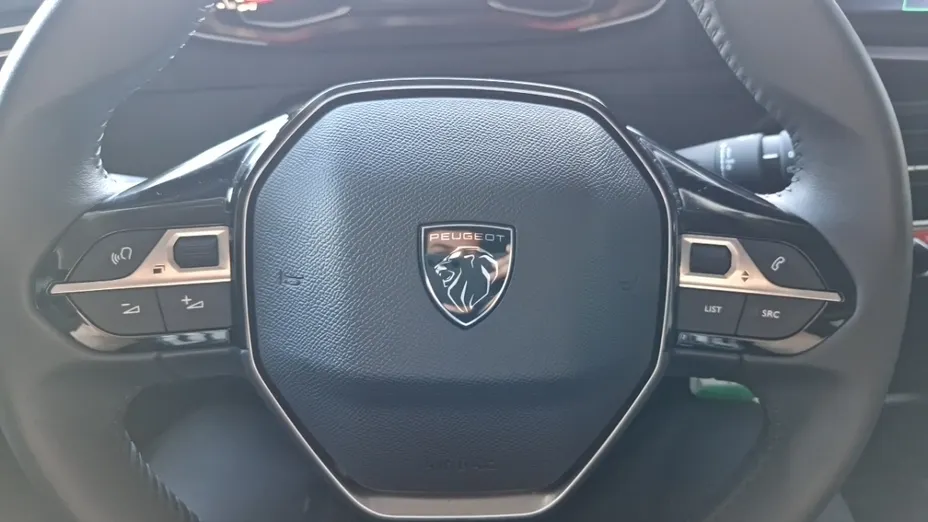 PEUGEOT 208 -