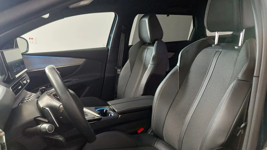 PEUGEOT 5008 -