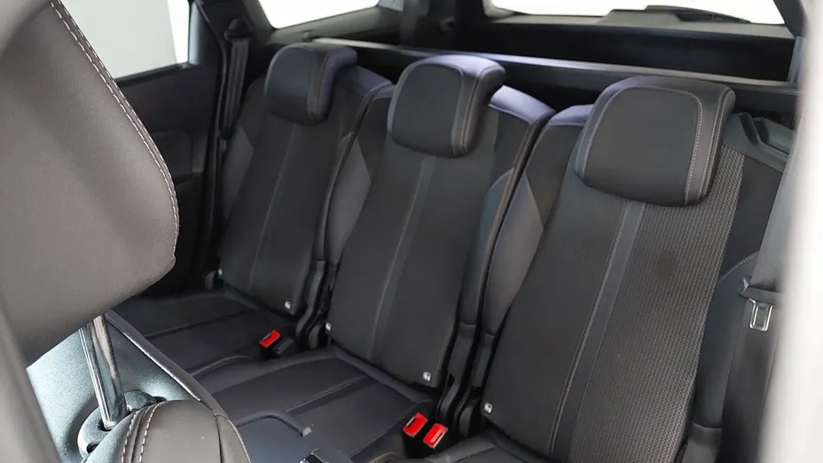 PEUGEOT 5008 -