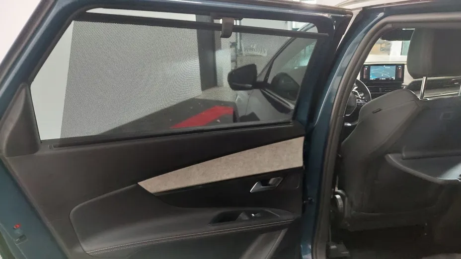 PEUGEOT 5008 -