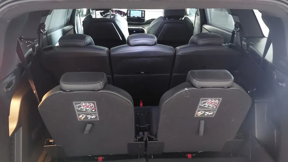 PEUGEOT 5008 -